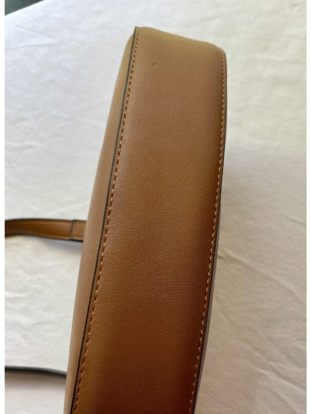Vintage 90’s Inspired Leather Shoulder Bag with Acrylic Chain Detail. - Picture 3 of 12
